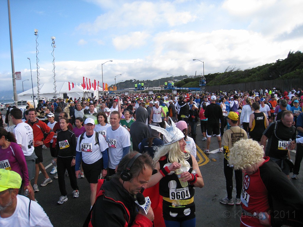 2011 Bay to Breakers Sunday 0520.JPG - I was able to participate in the 2011, 100th anniversary of the San Francisco Bay to Breakers 12K race. A great weekend for sight seeing and racing.
